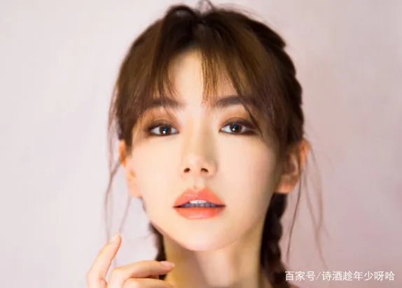 戚薇最近又剪了短发,你喜欢她长发的样子还是短发的样子