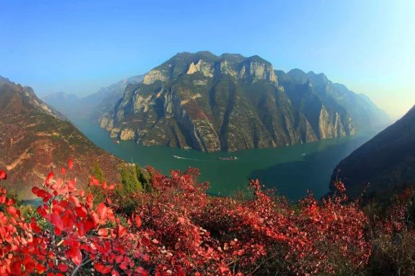 去到长江三峡，一定要坐一下豪华游轮才尽兴？