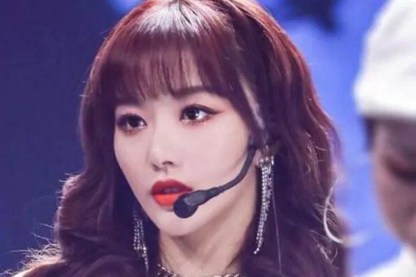 孔雪儿翻跳BLACKPINK,为何说她是舞蹈实力担当?