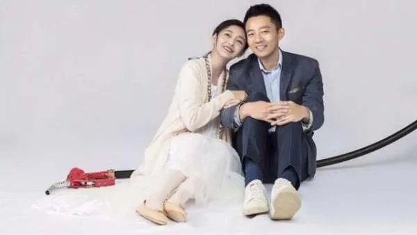汪小菲发文庆祝与大S八周年,直男特性还要网友晒八年前结婚照,你怎么看?
