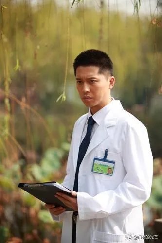 如果以李文亮英雄为原型拍一部电影，你觉得哪几个人比较合适？