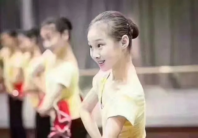 12岁女孩赢得全国街舞冠军,从小靠比赛奖金帮补家计,打动你的有哪些?