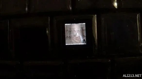 厉害了我的哥!大神用键帽当显示器玩《Doom 2》