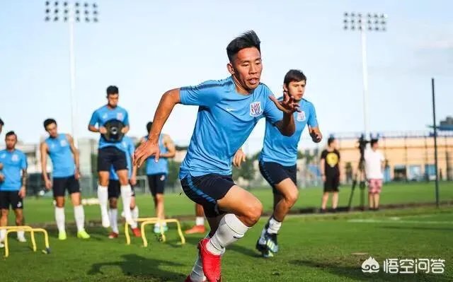 申花U19小将周俊辰,因在国青热身期间态度消极行为散漫被足协禁赛1年,你怎么看?
